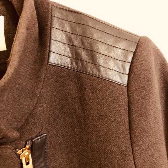 Warm and light good quality coat. - Picture 3 of 8